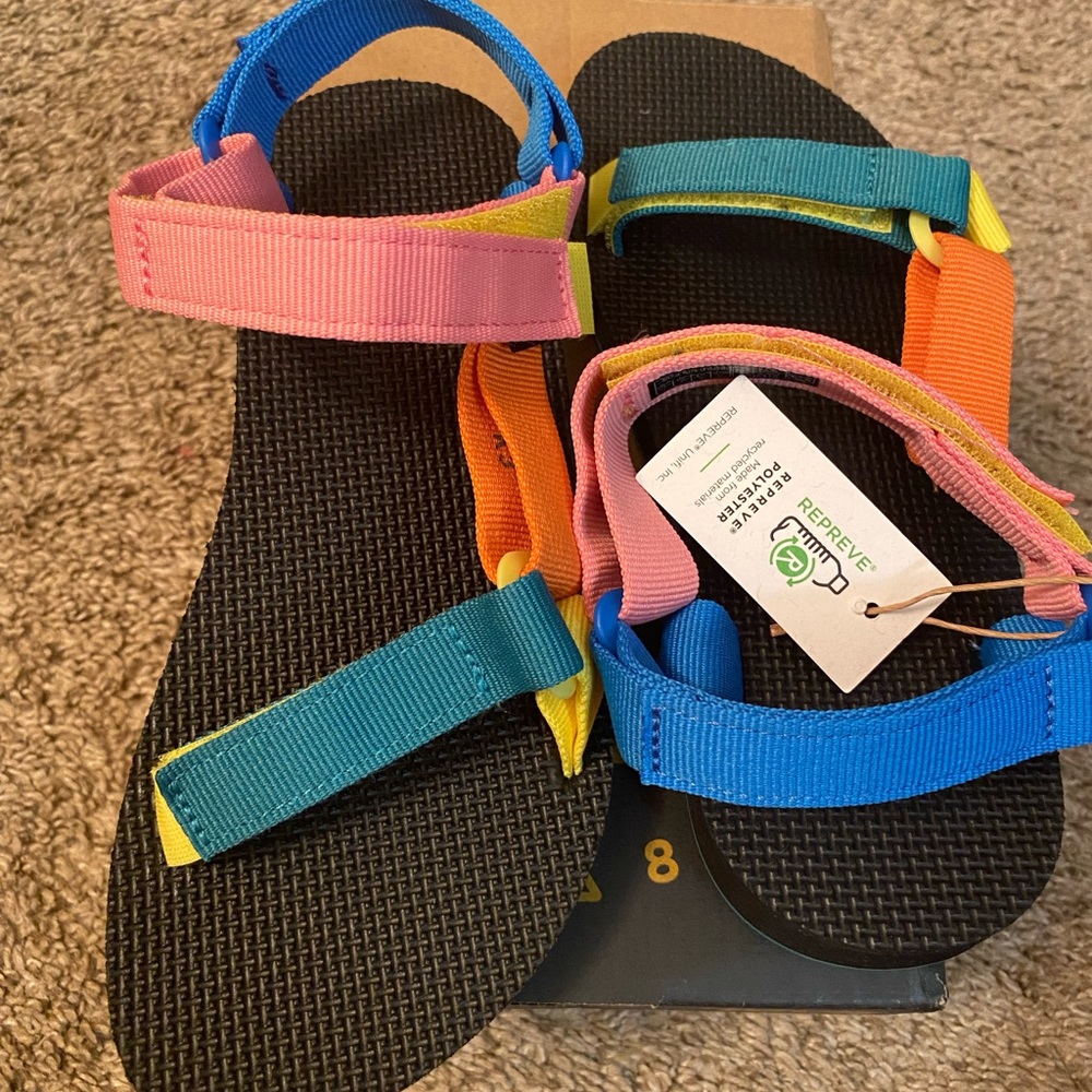 Girls brand new size 3 Teva color block sandals